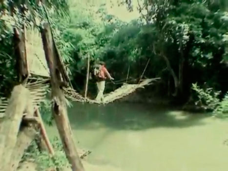 Video 12 - Trekking (3ª Parte - Cruzando el puente de bambú)