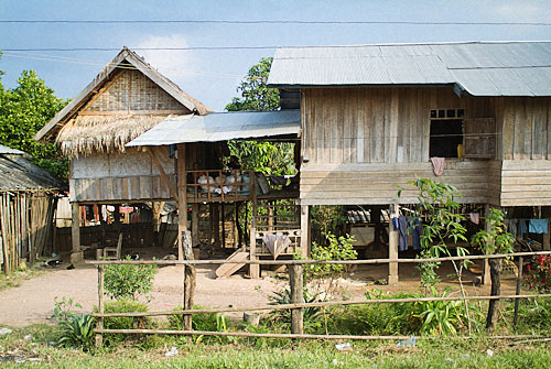 Típica casa fabricada íntegramente con madera y bambú