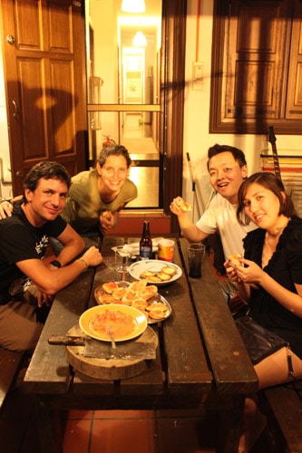 couchsurfing : Cena española en Malasia