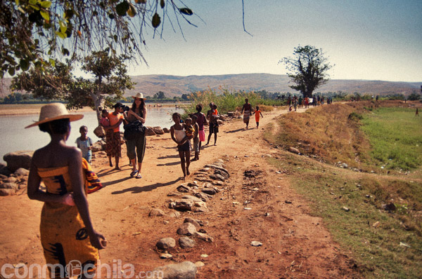 La "fiesta" de la llegada al río Tsiribihina