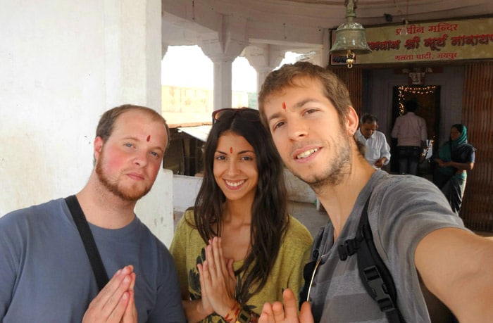Itinerario de viaje a India: Mochileros en el templo de los monos de Jaipur