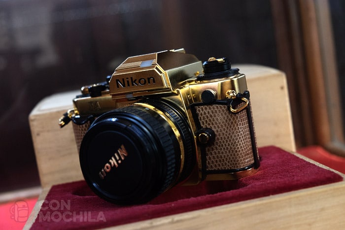 Una Nikon bañada en oro...