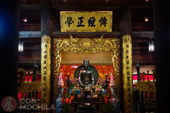 Altar dedicado a Chu Văn An , rector de la academia imperial
