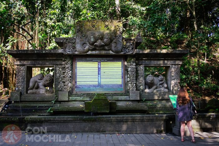 Estatua de bienvenida al Sacred Monkey Forest Sanctuary