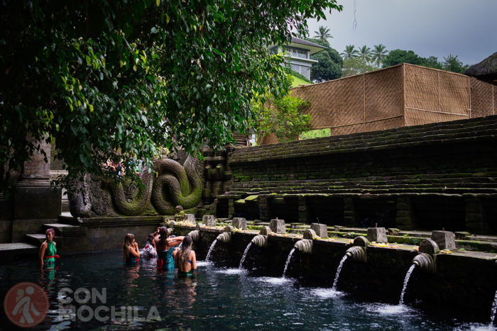 La piscina más famosa del templo de Pura Tirta Empul