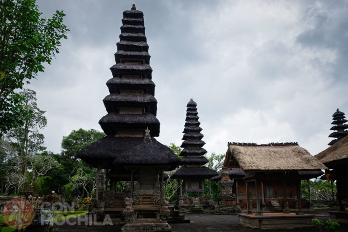 El templo con sus formas características