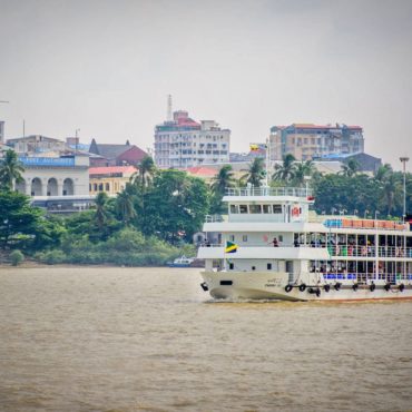 Ferry a Dalah Yangon