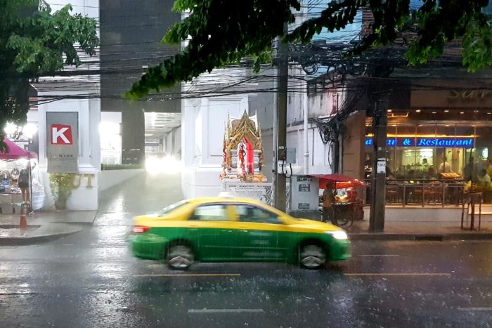 Taxi en Bangkok lluvia