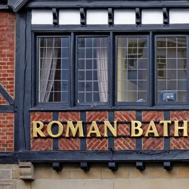 Museo y pub Roman Bath / Pres Panayotov / Shutterstock.com