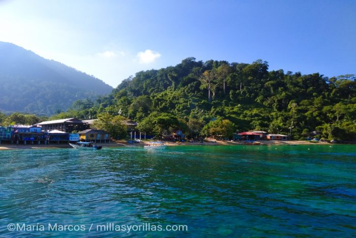 Las islas tropicales antes de ser seleccionadas como destinos turísticos, son islas con pequeñas cabañas de pescadores y lugareños con vida tranquila.